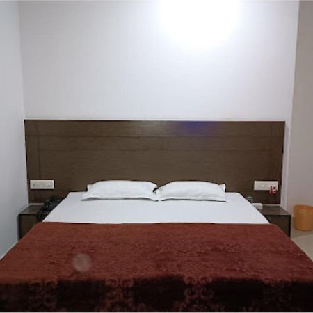 Supreme Guest House By Wb Inn آغْرا المظهر الخارجي الصورة