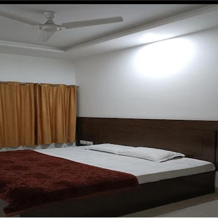 Supreme Guest House By Wb Inn آغْرا المظهر الخارجي الصورة