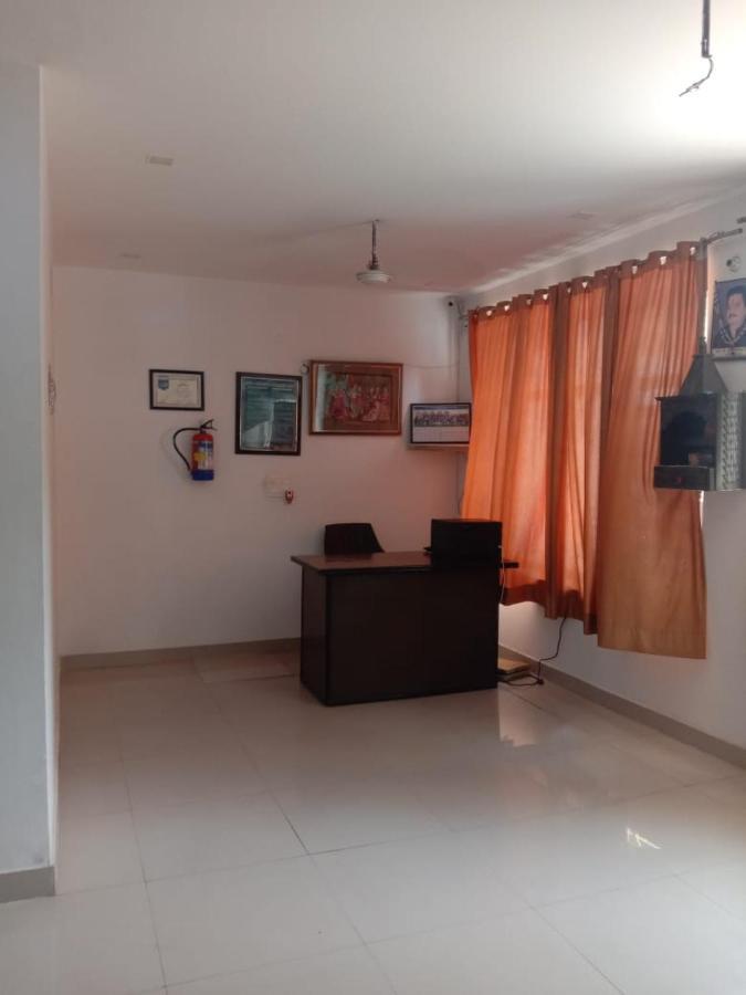 Supreme Guest House By Wb Inn آغْرا المظهر الخارجي الصورة