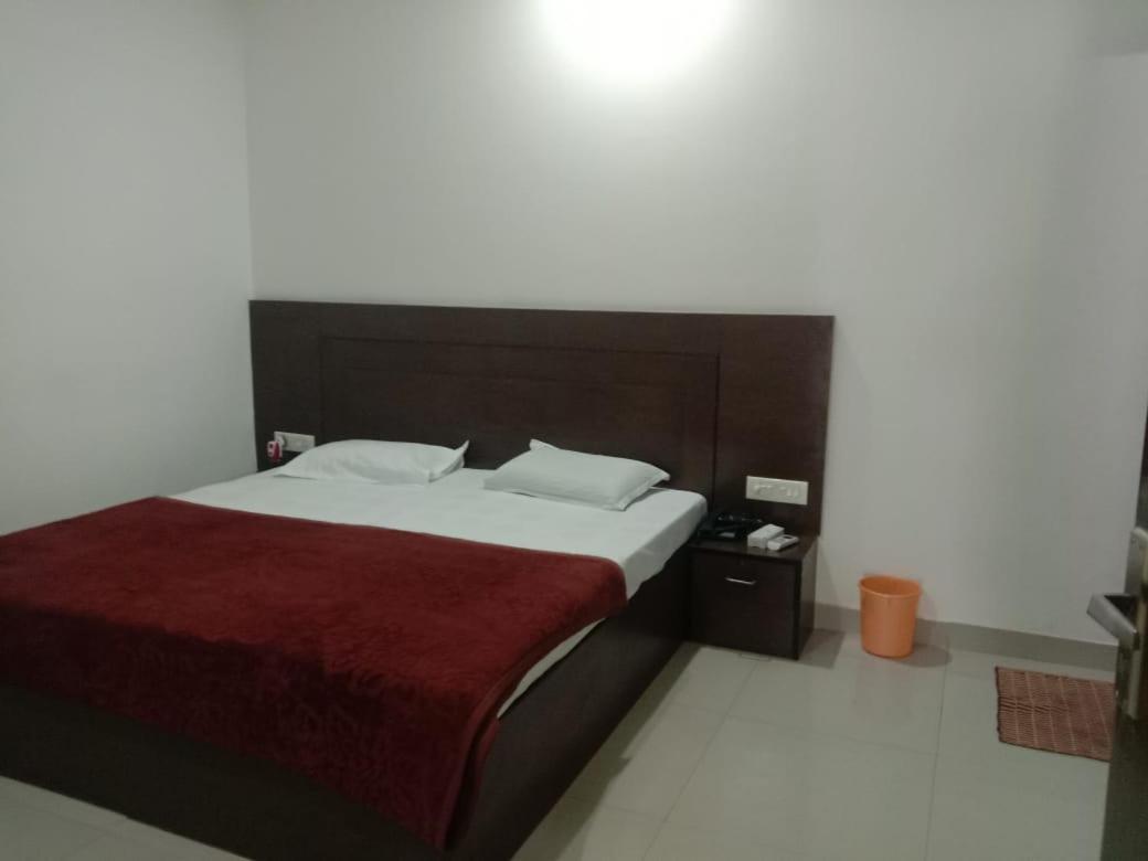 Supreme Guest House By Wb Inn آغْرا المظهر الخارجي الصورة