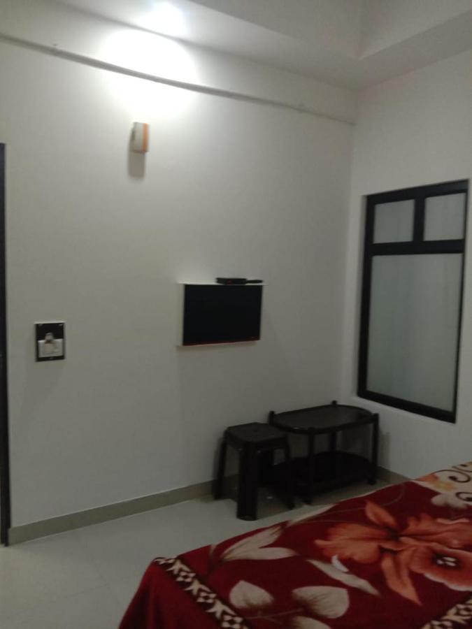 Supreme Guest House By Wb Inn آغْرا المظهر الخارجي الصورة