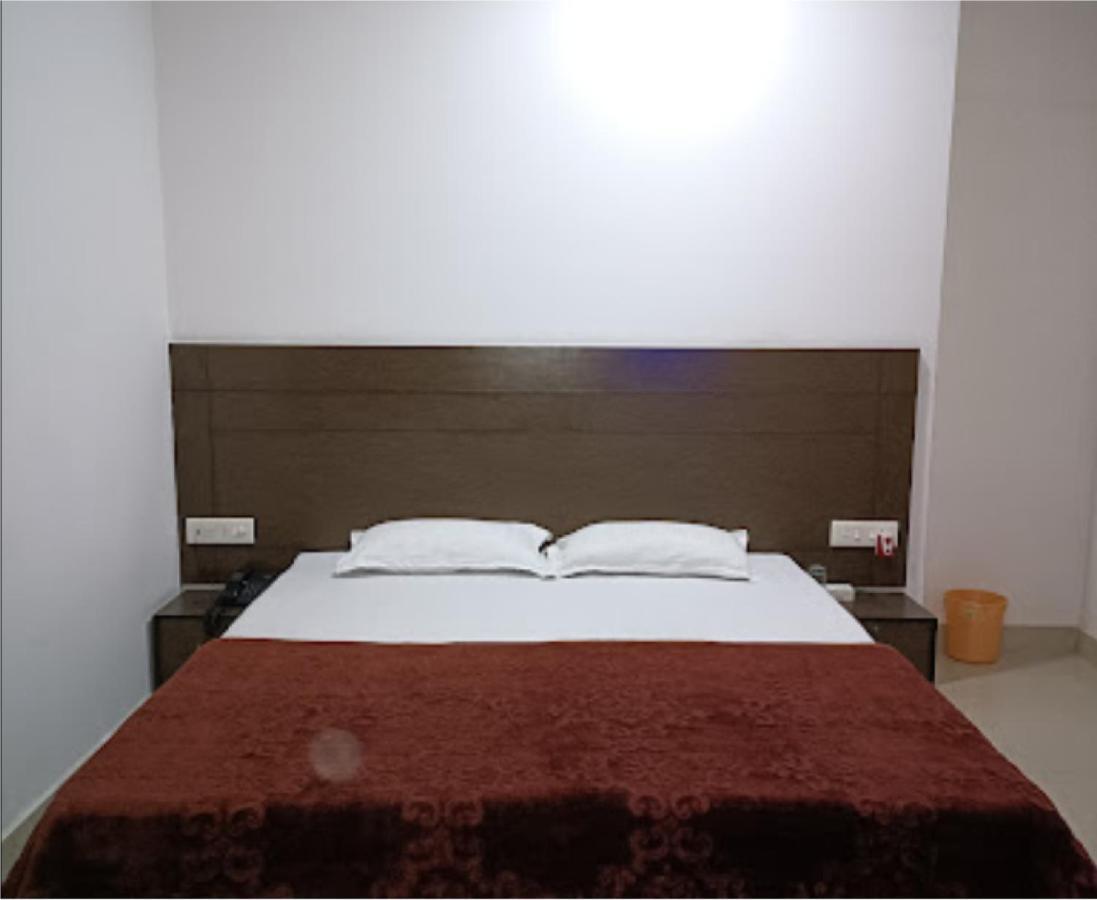 Supreme Guest House By Wb Inn آغْرا المظهر الخارجي الصورة