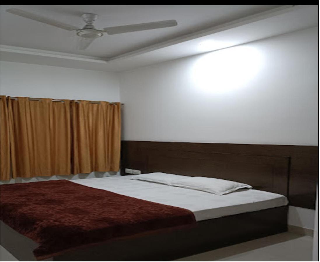 Supreme Guest House By Wb Inn آغْرا المظهر الخارجي الصورة