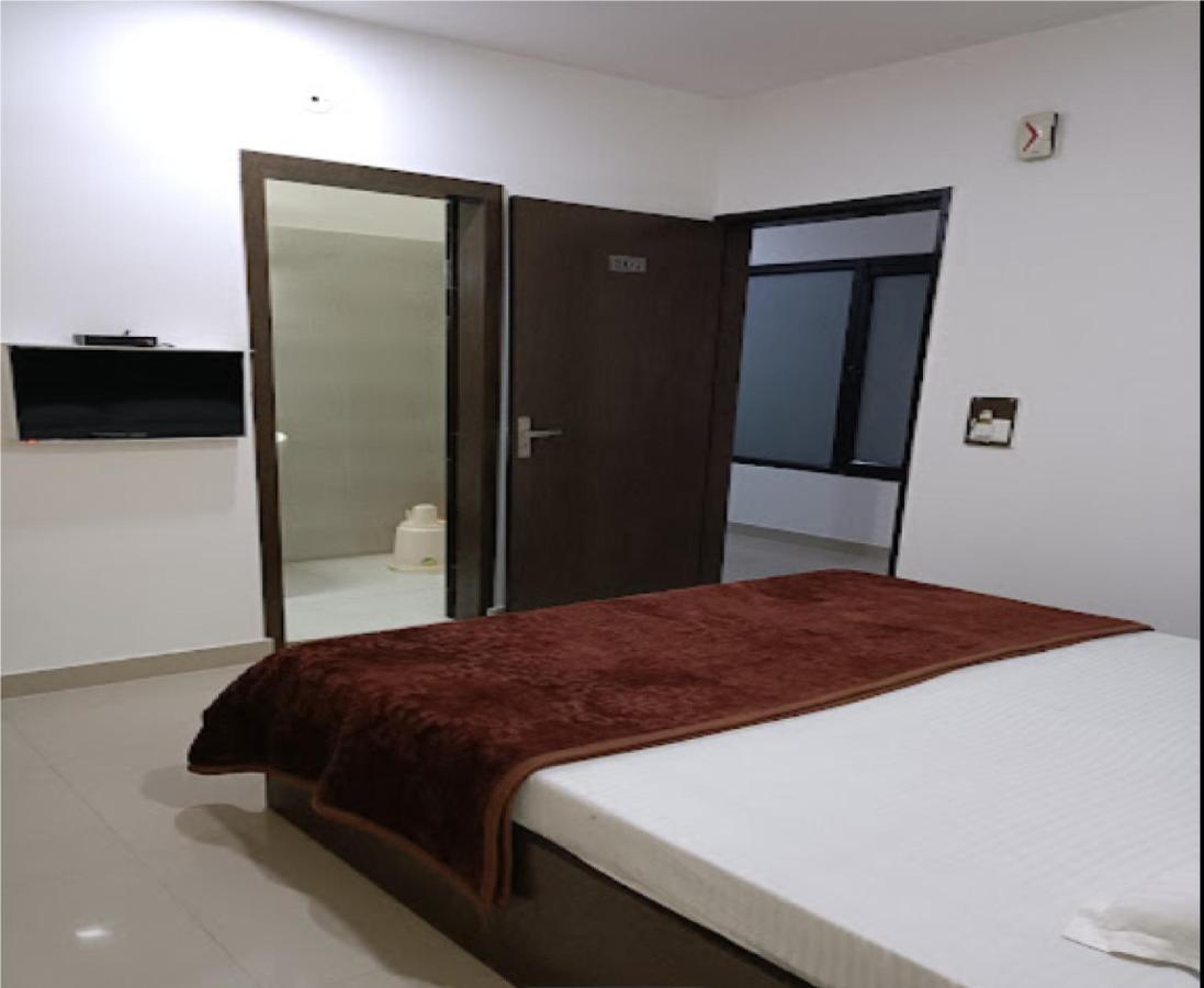 Supreme Guest House By Wb Inn آغْرا المظهر الخارجي الصورة