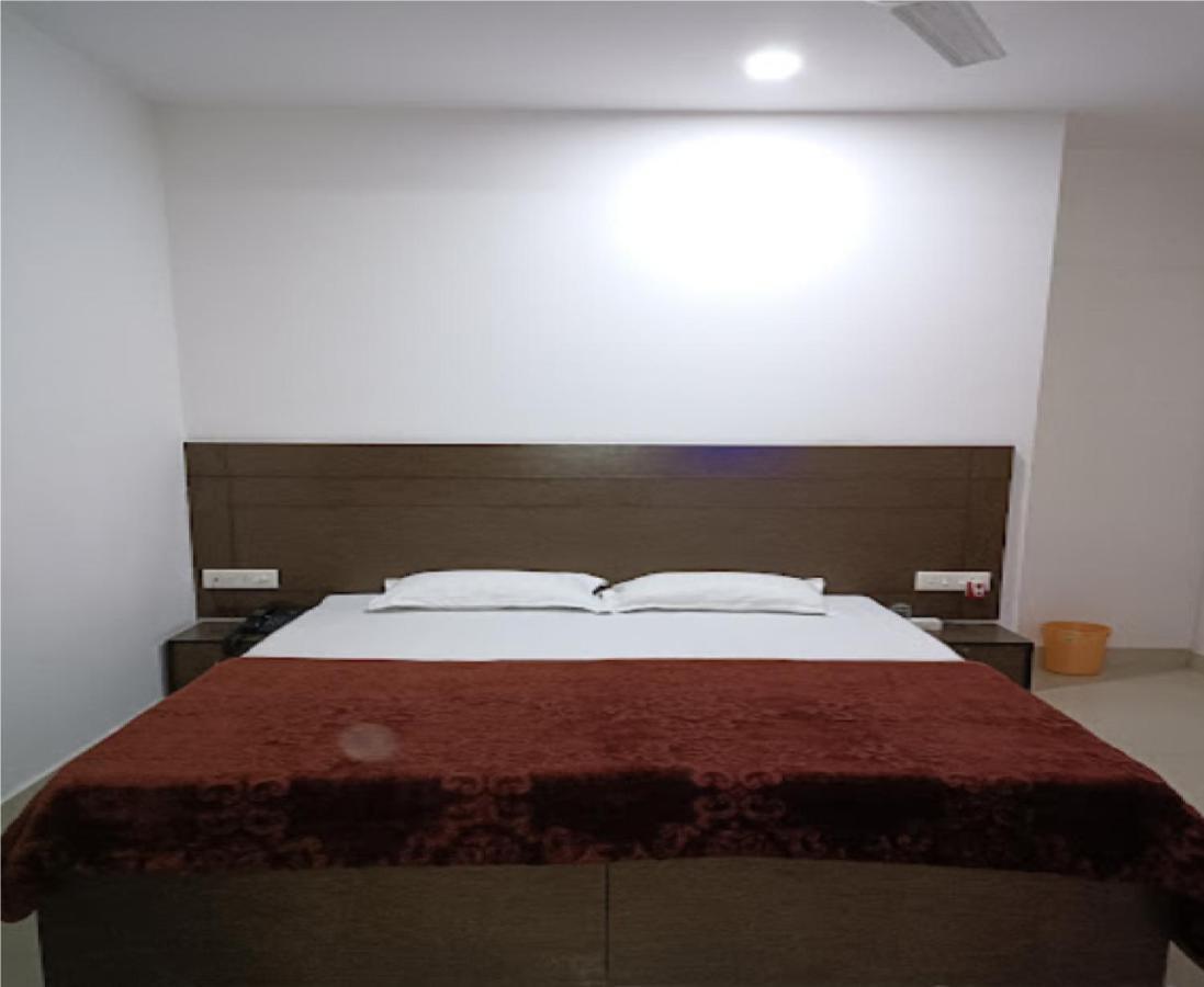 Supreme Guest House By Wb Inn آغْرا المظهر الخارجي الصورة